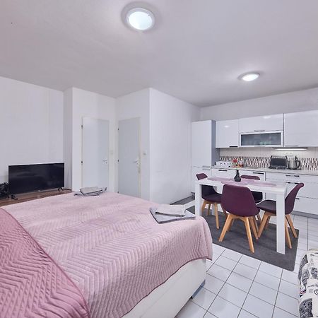 Relax Apartment Bratislava Bagian luar foto